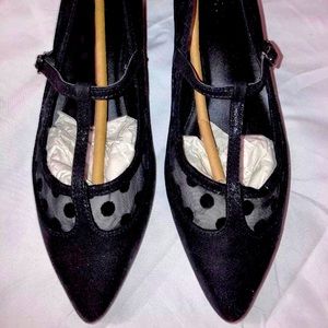 MARK Women’s Black T-Straps Flats Lots Of Dots Pointed Toe Shoes Sz: 6 NEW